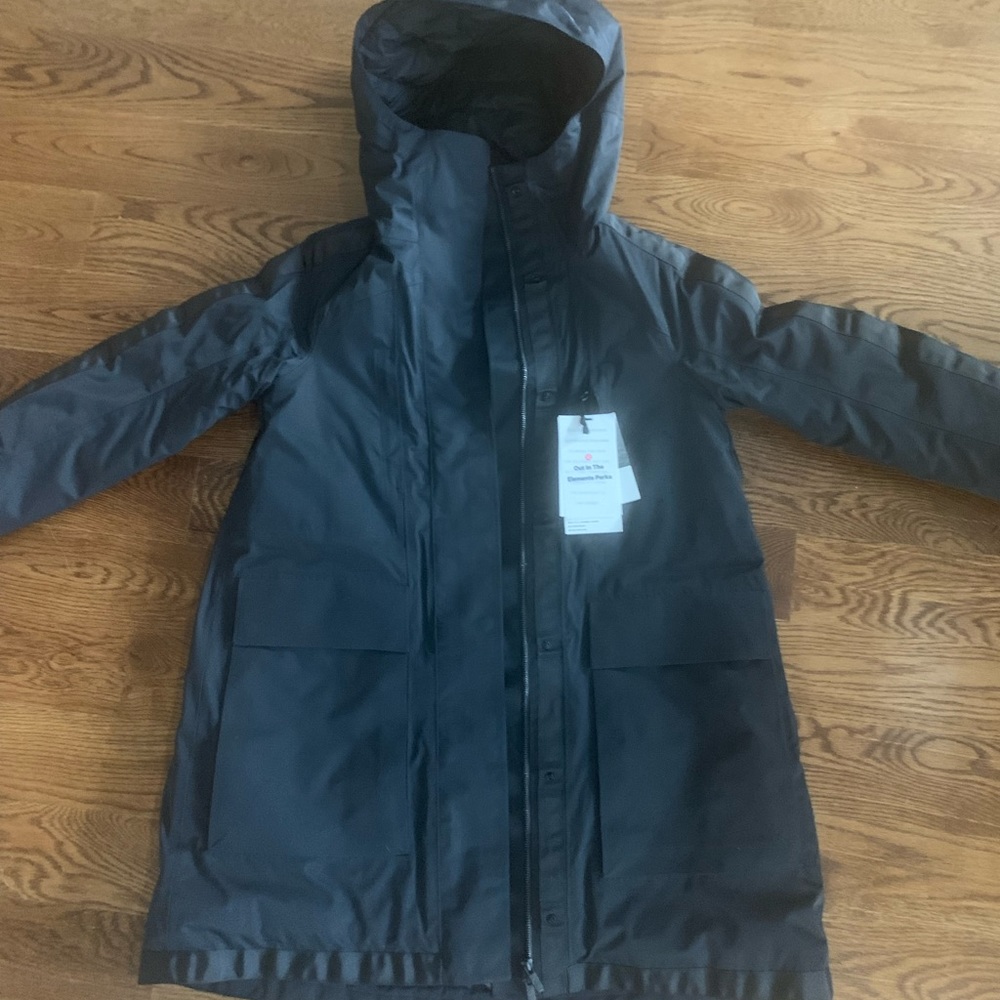 Out in the Element Parka LuLu lemon SZ 2 Inner shell zips out. Two coats in one
